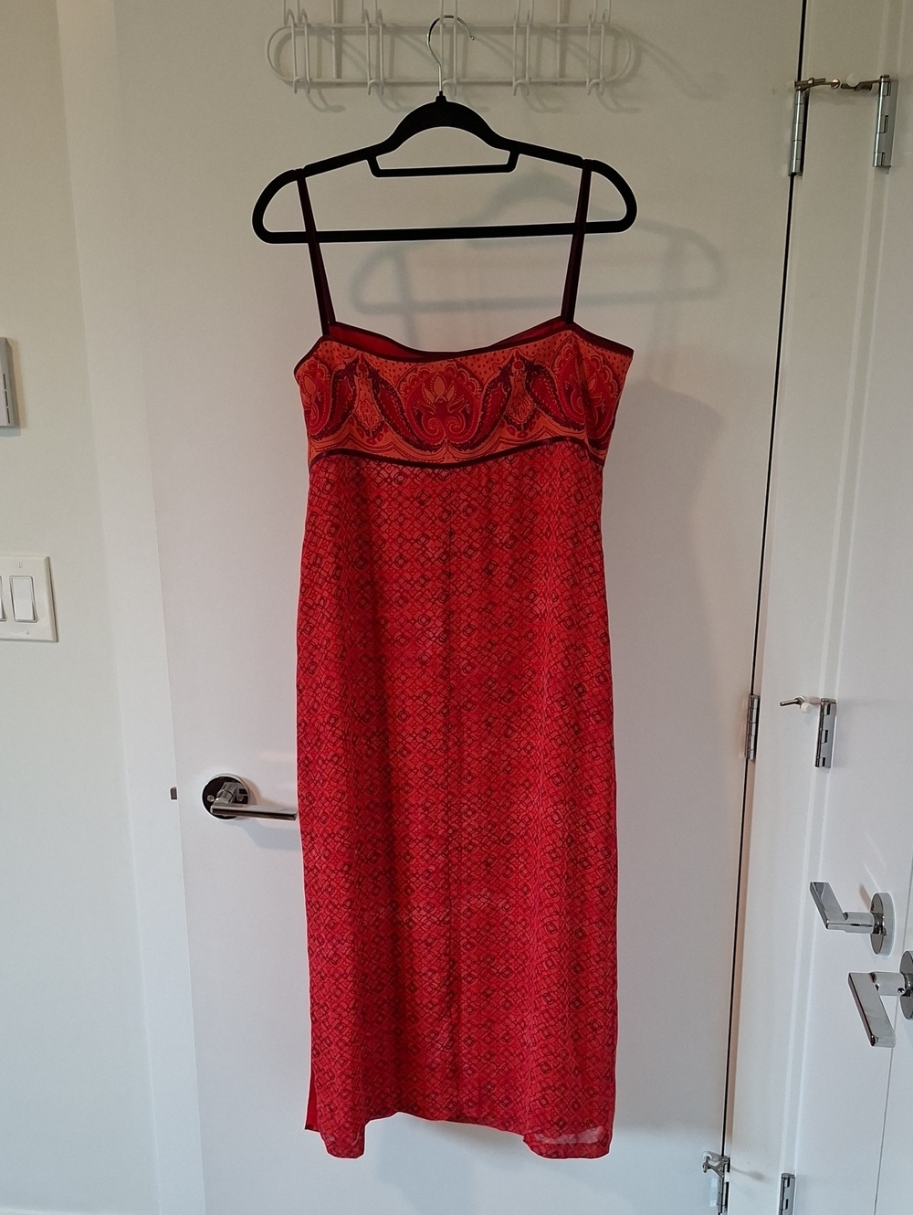 Vintage Y2K Laundry by Shelli Segal Red Maxi Velvet Strap Batik Dress (US 14) - Picture 6 of 11